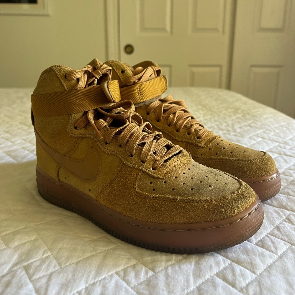 Nike Boy’s/Kids’ Air Force 1 High LV8 3 Wheat/Wheat Gum Light Brown (Women’s 8)